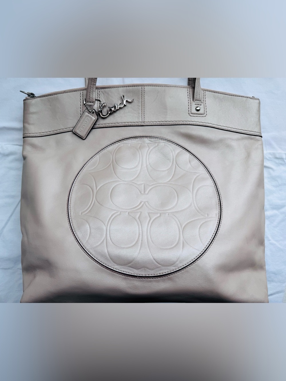 Coach Leather Tote in Light Beige with Signature Circle - Picture 4 of 14